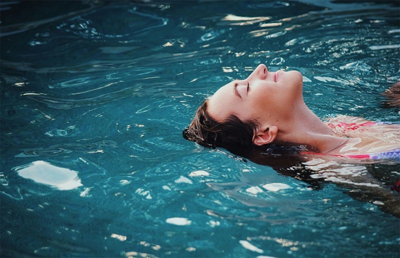 游泳池建造廠(chǎng)家怎么選？